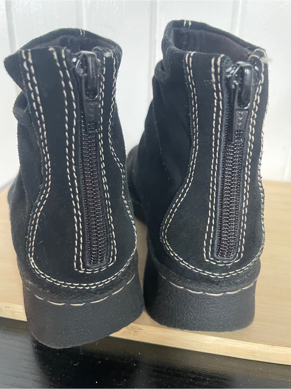 BareTraps Black Suede Ankle Booties with Contrast Stitching back zippers sz 7.5 - Picture 2 of 7